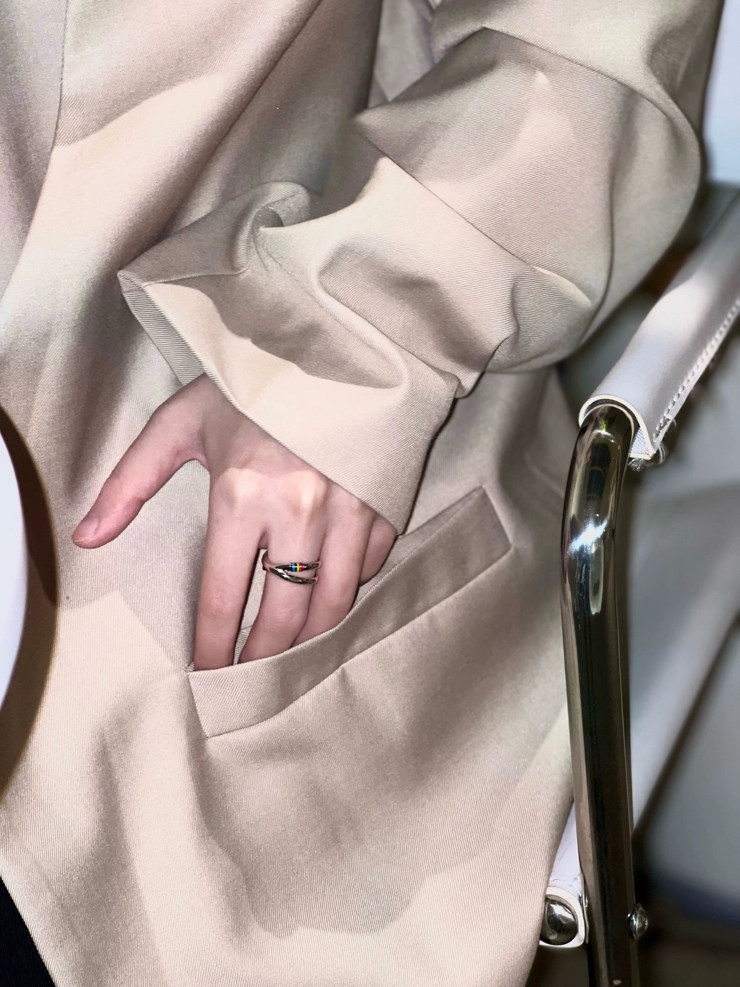 OUTR Möbius Ring, contemporary LGBTQ ring detail