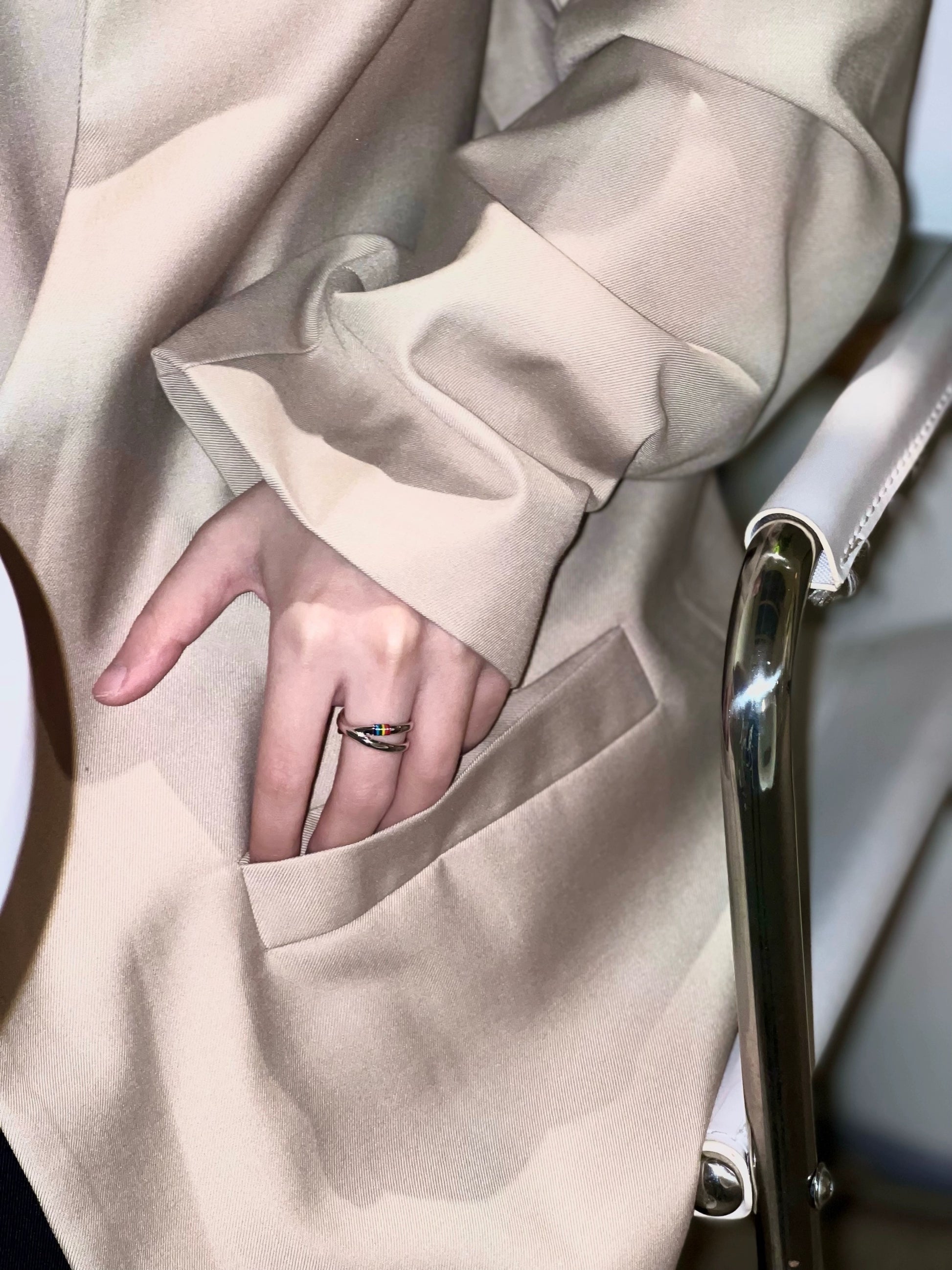 OUTR Möbius Ring, contemporary LGBTQ ring detail